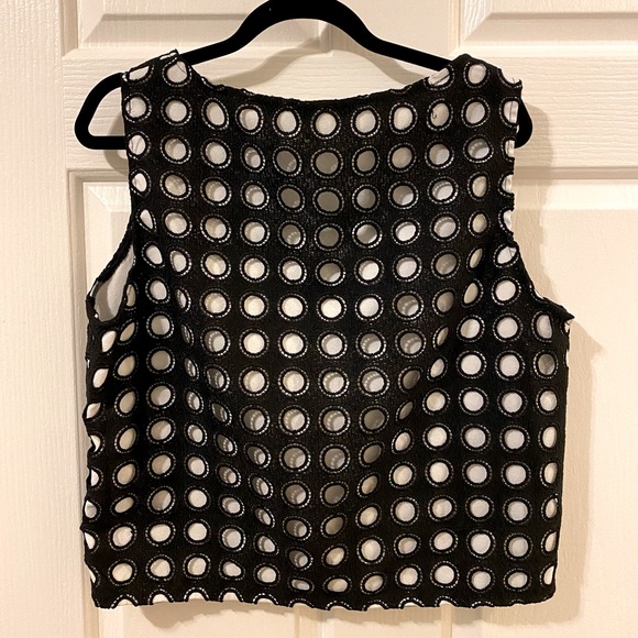 ✨Host Pick✨ Splash Lace Whole Panel Two In One Crop Top- Black & White - Picture 2 of 5